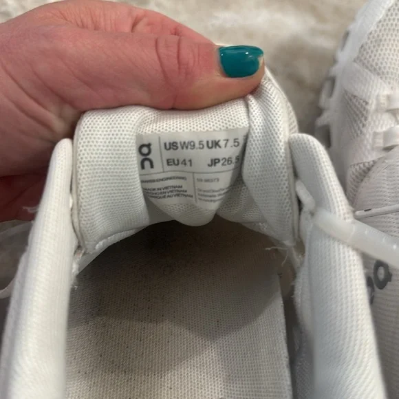 On cloud 5 white size 9.5 - Picture 6 of 6